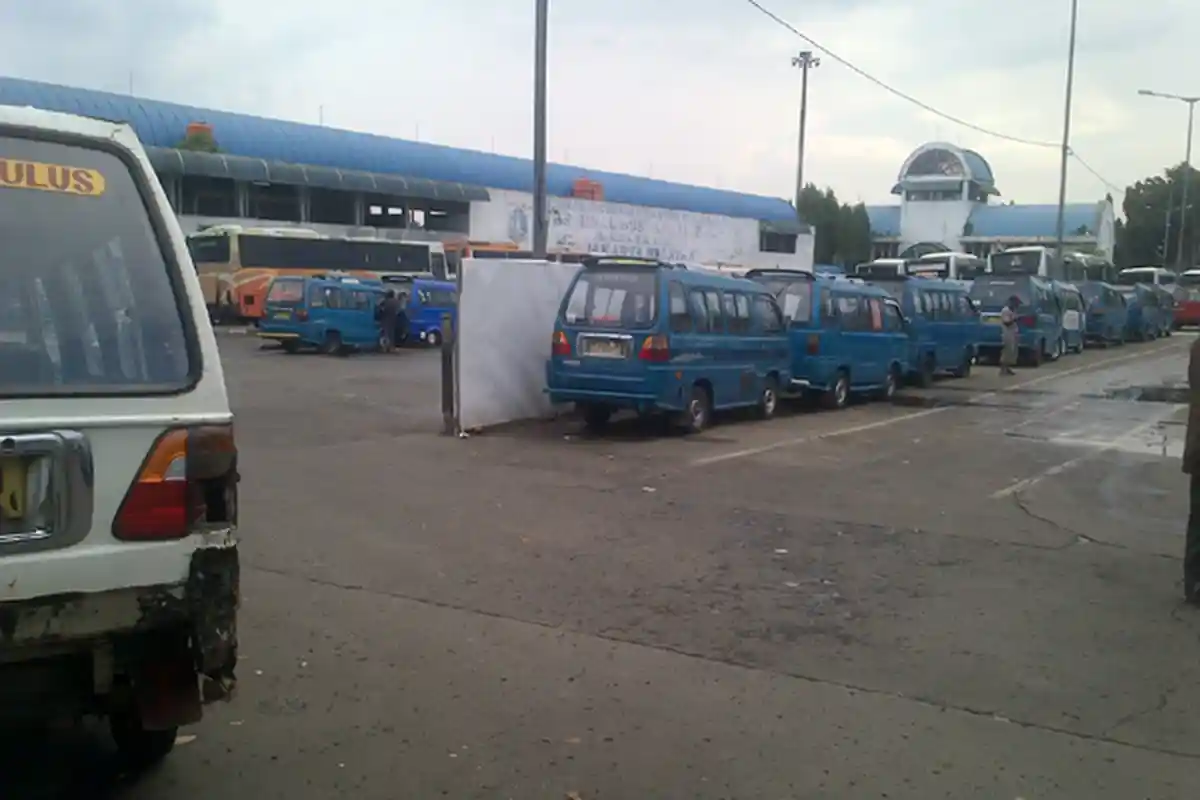 Sopir Angkot Dibiarkan Masuk Area Proyek