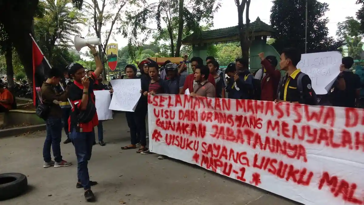 Mahasiswa  UISU Minta  DPRD Sumatera Utara Turun Tangan