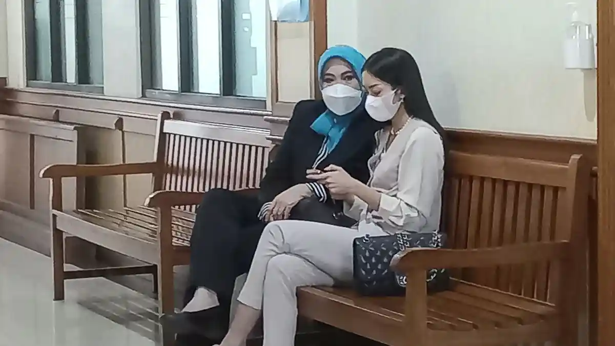 Pesinetron Ririn Dwi Ariyanti Sambangi Pengadilan Agama Jakarta Selatan, Ada Apa Lagi?