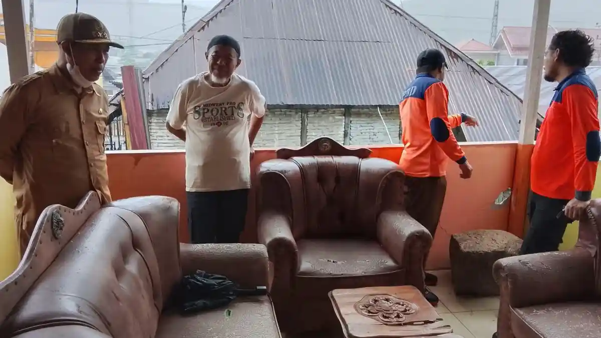 Hujan Deras di Gorontalo Picu Longsor Batu Hantam Rumah Warga di Kelurahan Tenda: Dinding Retak