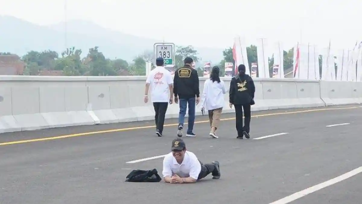 Lihat Tingkah Jenaka Menteri Jokowi Setelah Peresmian Jalan Tol Trans Jawa