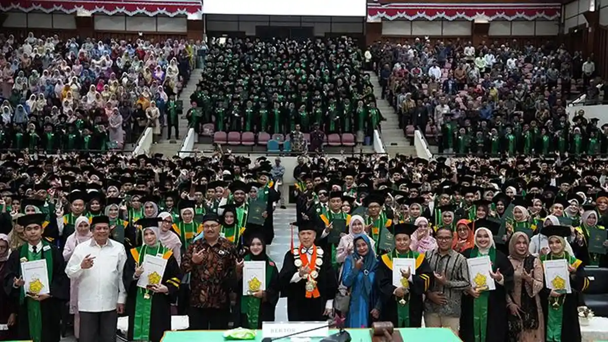 Berpidato Terakhir di Wisuda, Rektor USK Ajak Mahasiswa Tingkatkan Kepedulian Sosial