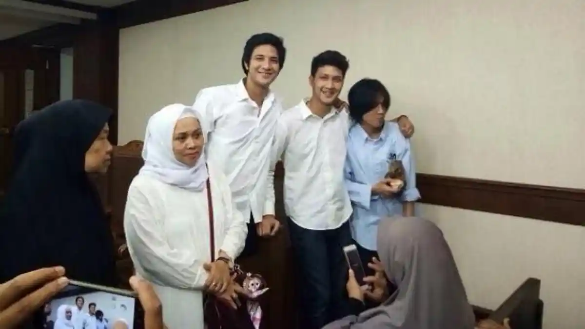 Dulu Bersimpuh di Kaki Sang Ayah, Ammar Zoni Kini Ditangkap karena Narkoba Lagi, Adik: Doain Aja