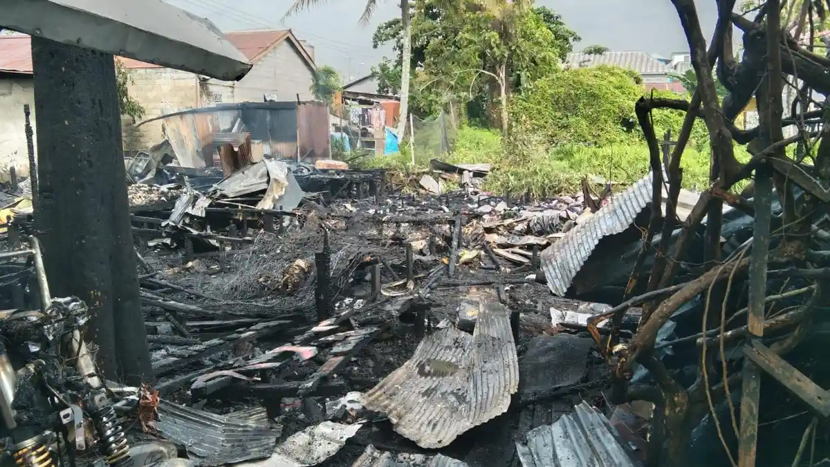 Kebakaran di Pisangan, Disdamkartan Bontang Terjunkan 50 Personel dan 5 Armada Padamkan Api