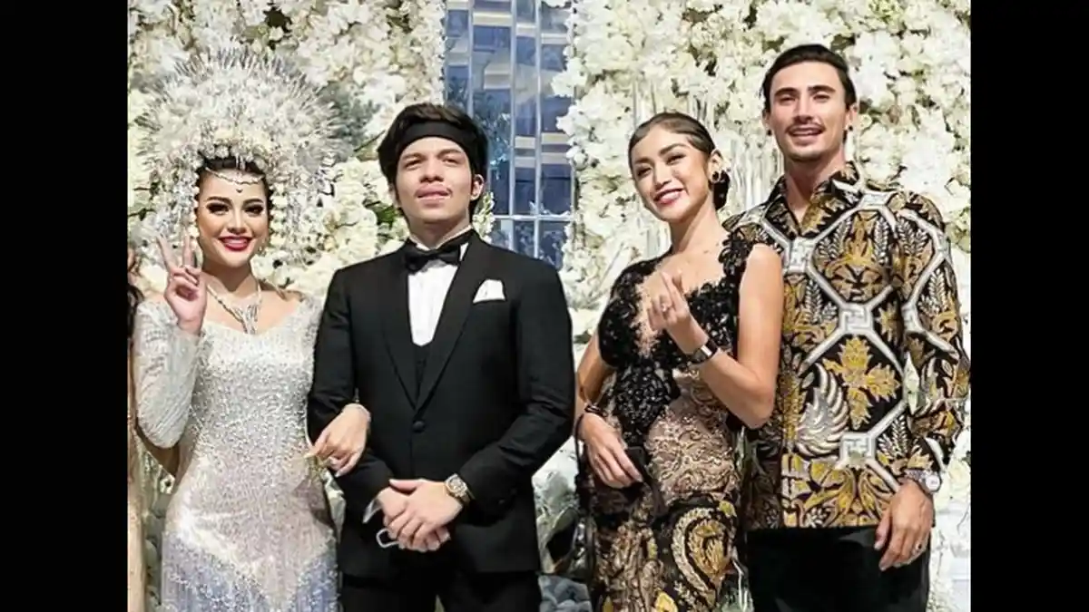 Jessica Iskandar Gandeng Bule Tampan Vincent Verhaag Jadi Teman Kondangan di Nikahan Aurel & Atta