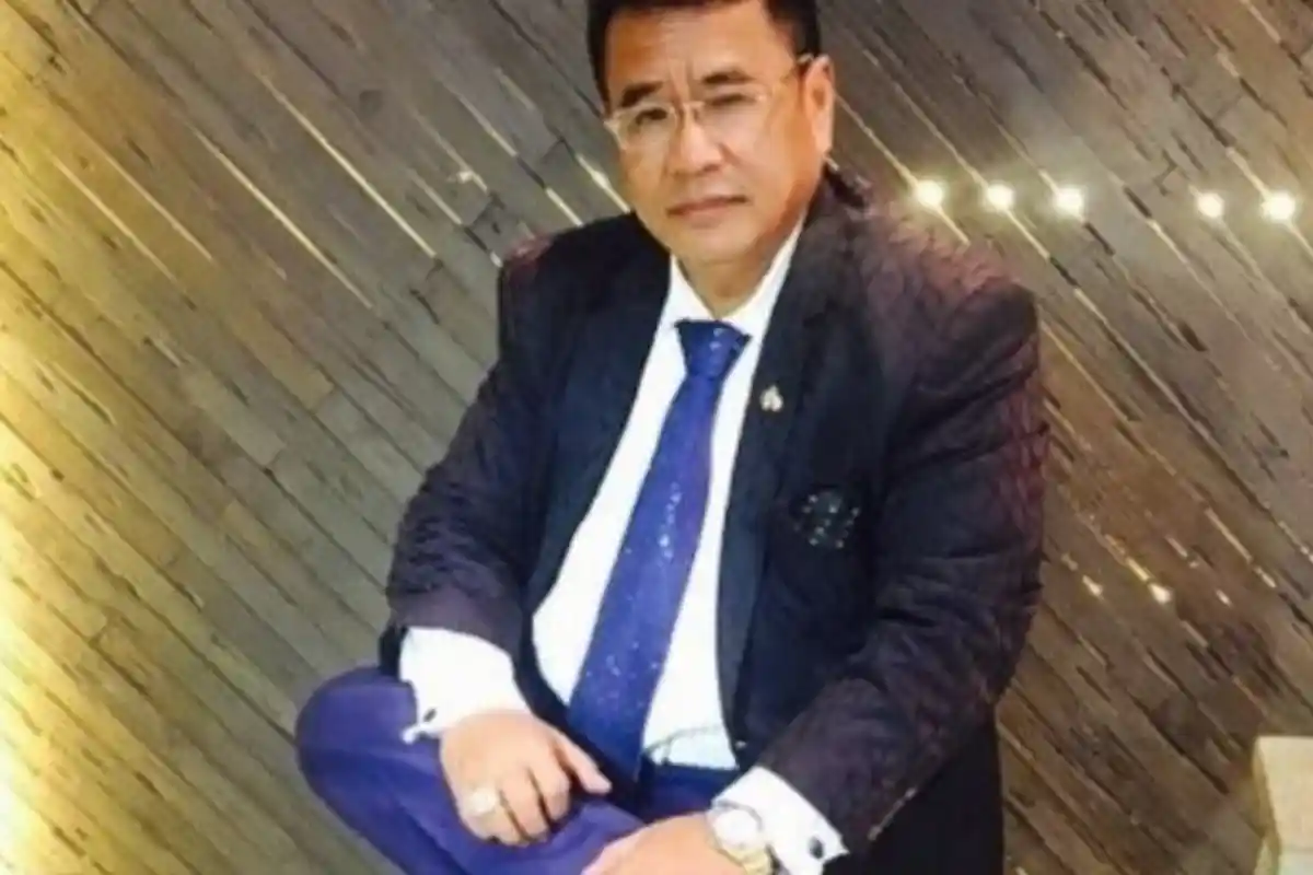 Masyarakat Berbondong-bondong Datanginya, Hotman Paris Tanya Presiden: Tolong Ada Apa Negeri Ini?