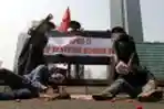 Unjuk Rasa Tolak APEC