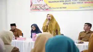 Ketua-TP-PKK-Kabupaten-OKU-Timur-Sheila-Noberta-membuka-pelatihan-pembuatan-Tas-Wastra.jpg