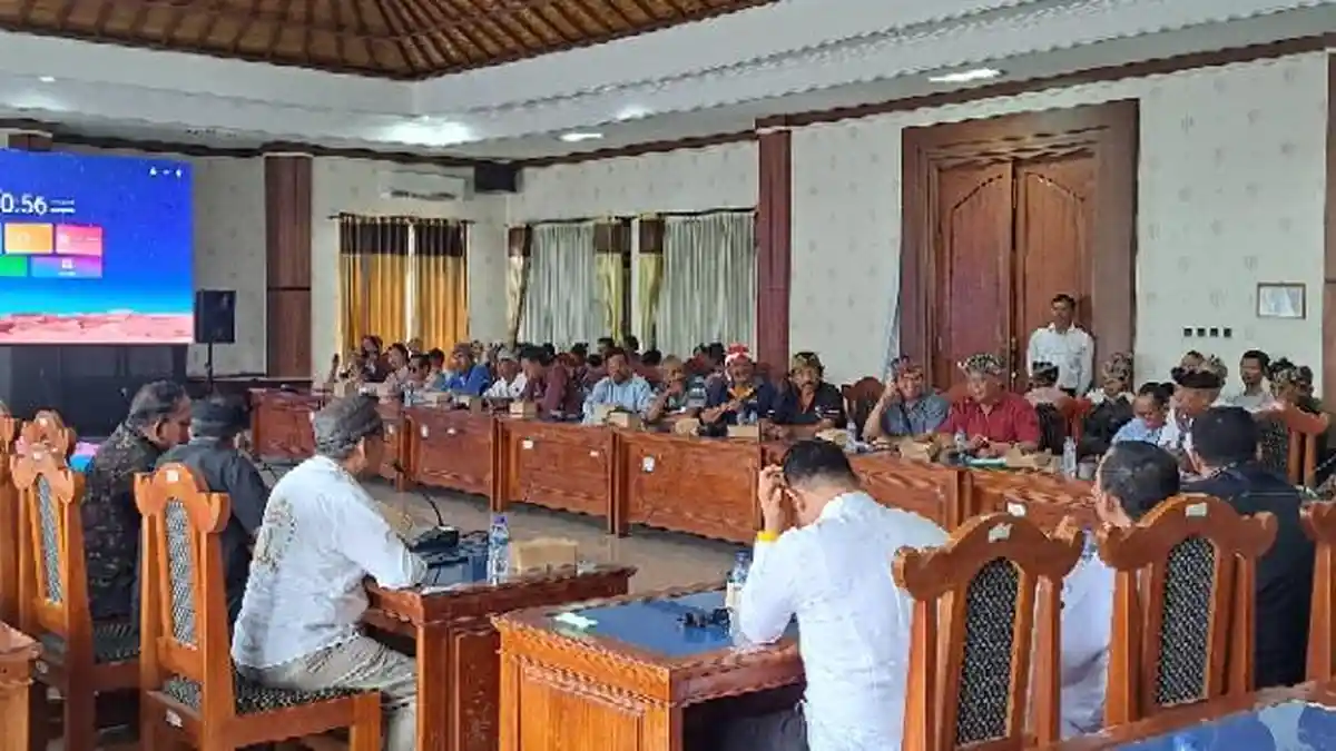 Masyarakat Pemuteran Tuntut Kembalikan Tanah Negara di Bukit Ser
