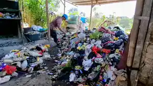 Tumpukan-sampah-di-Desa-Cilempe.jpg