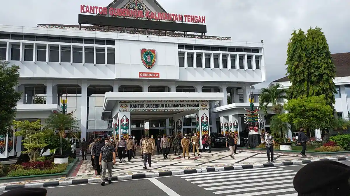 Pemprov Kalteng Salurkan Bansos Beras dan BST Untuk Keluarga Penerima Manfaat