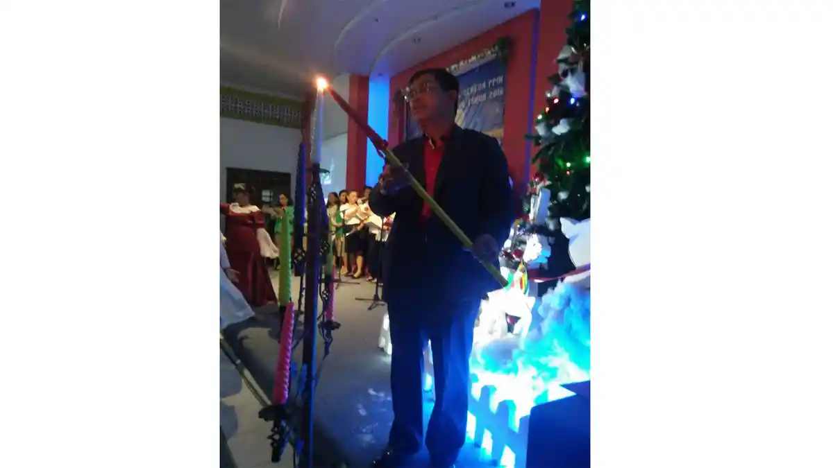 Pj Bupati Landak Ibadah Malam Natal di Gereja PPIK Ngabang