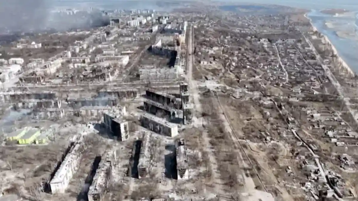 KONDISI Kota Mariupol Hancur Lebur, Anak-anak Minum Air Hujan dari Kubangan untuk Bertahan Hidup