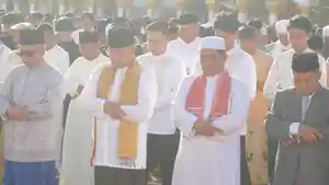 Shalat-ied-di-baitul-izzah.jpg