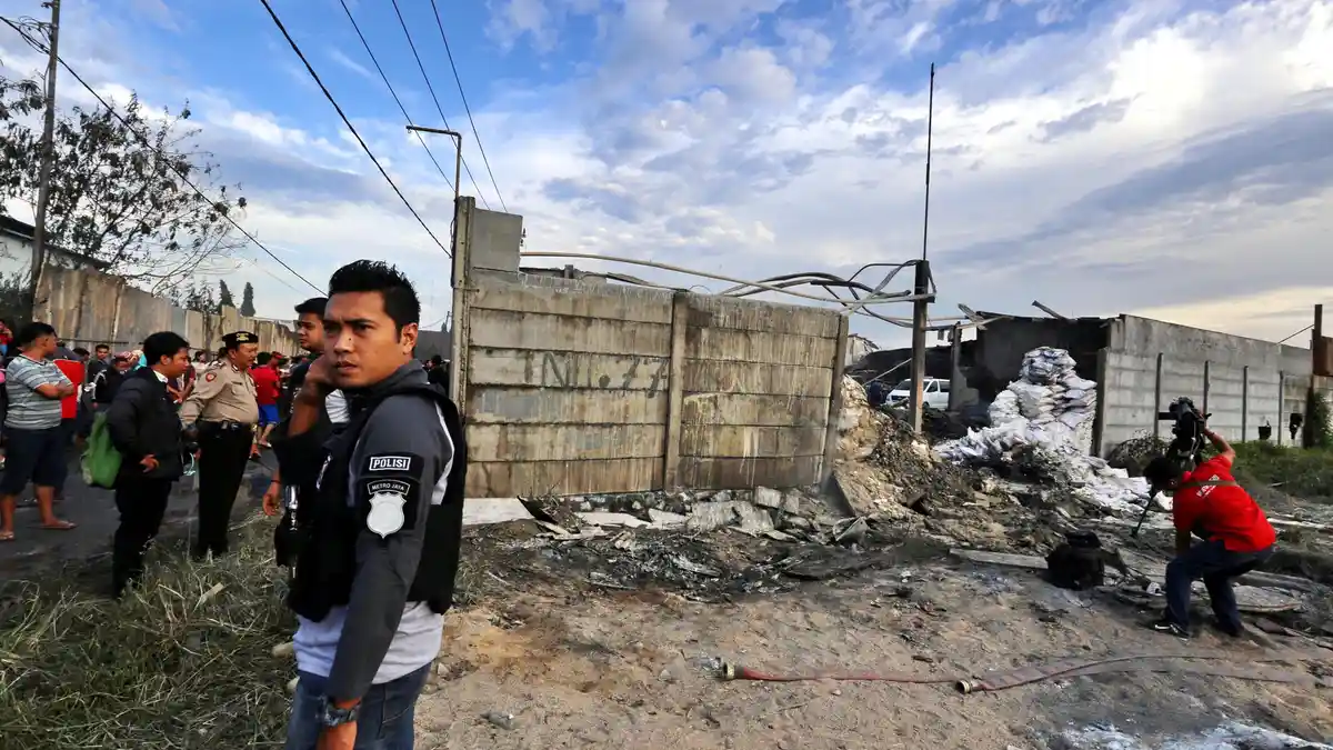 Pintu Pabrik Tak Dikunci, Ada Yang Selamatkan Diri Lewat Pintu Depan