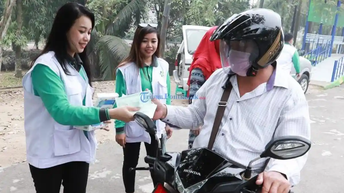 FOTO: Mobil Oksigen di Pontianak - bagikan-masker-berkaos.jpg