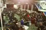Evakuasi Penumpang KM Dharma Kencana II