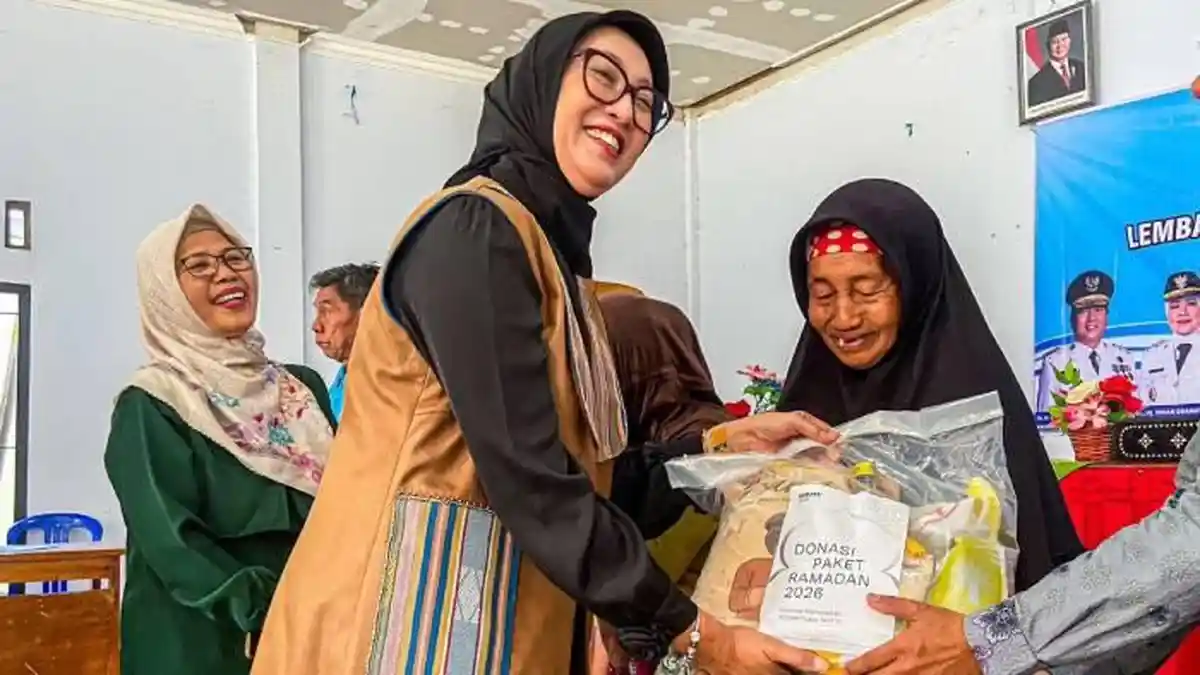 Bulan Peduli Sosial di Batu Mekar: Sinta Agathia Iqbal Targetkan Desa Keluar dari Garis Kemiskinan