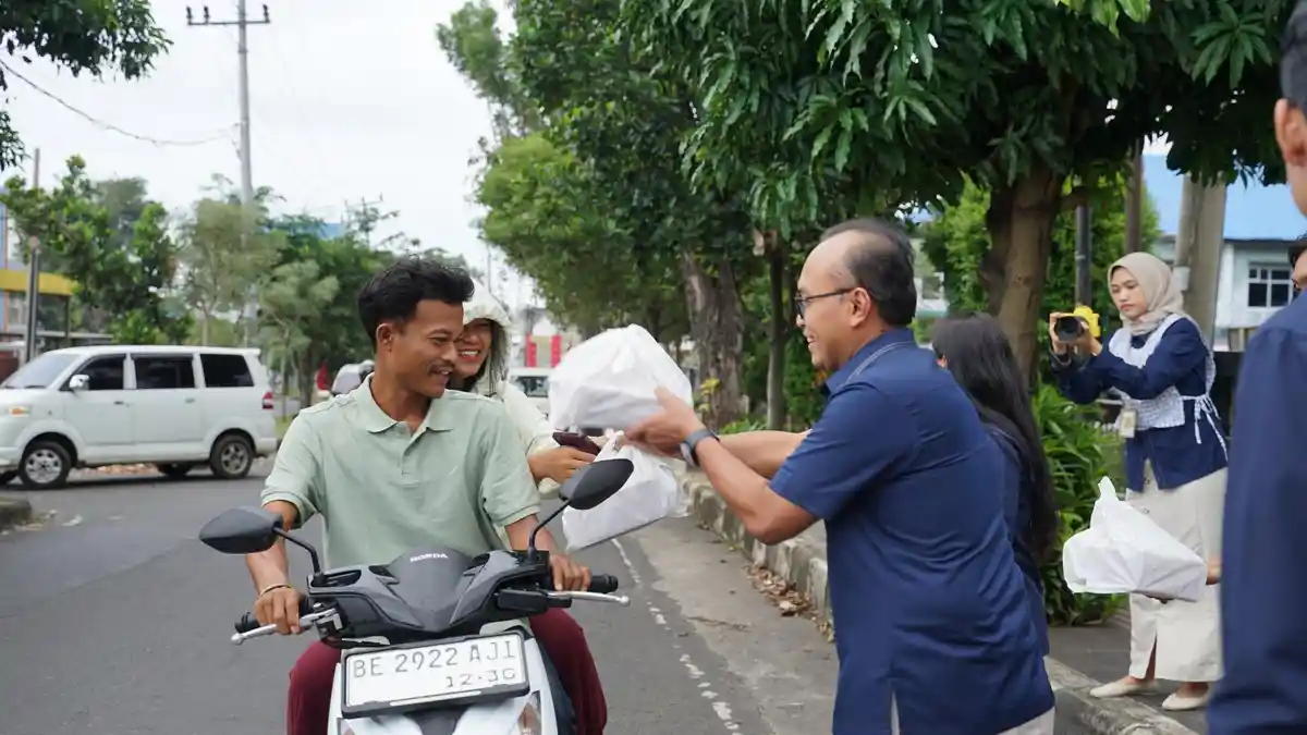 DJP Bengkulu dan Lampung Turun ke Jalan Bagikan Takjil