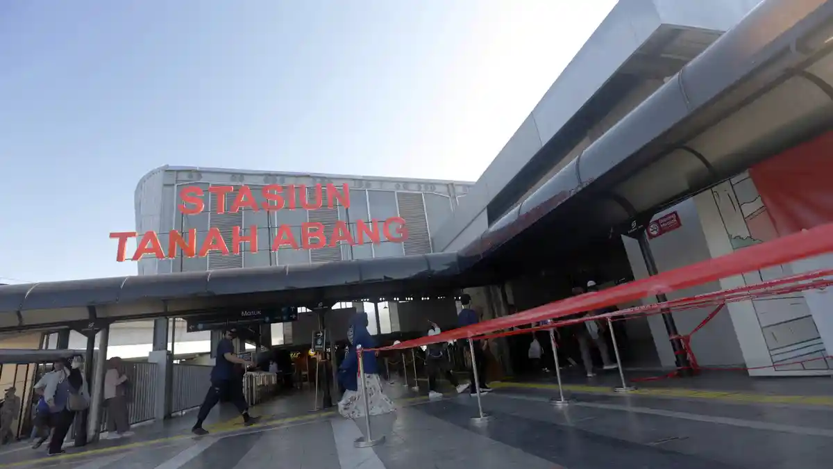 Surge Targetkan Seluruh Stasiun KRL Jabodetabek Terknokesi Internet Lewat Jaringan Fiber