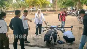 20260326-RAKIT-DRONE-Sejumlah-teknisi-ketika-merakit-drone-di-Kantor-1.jpg