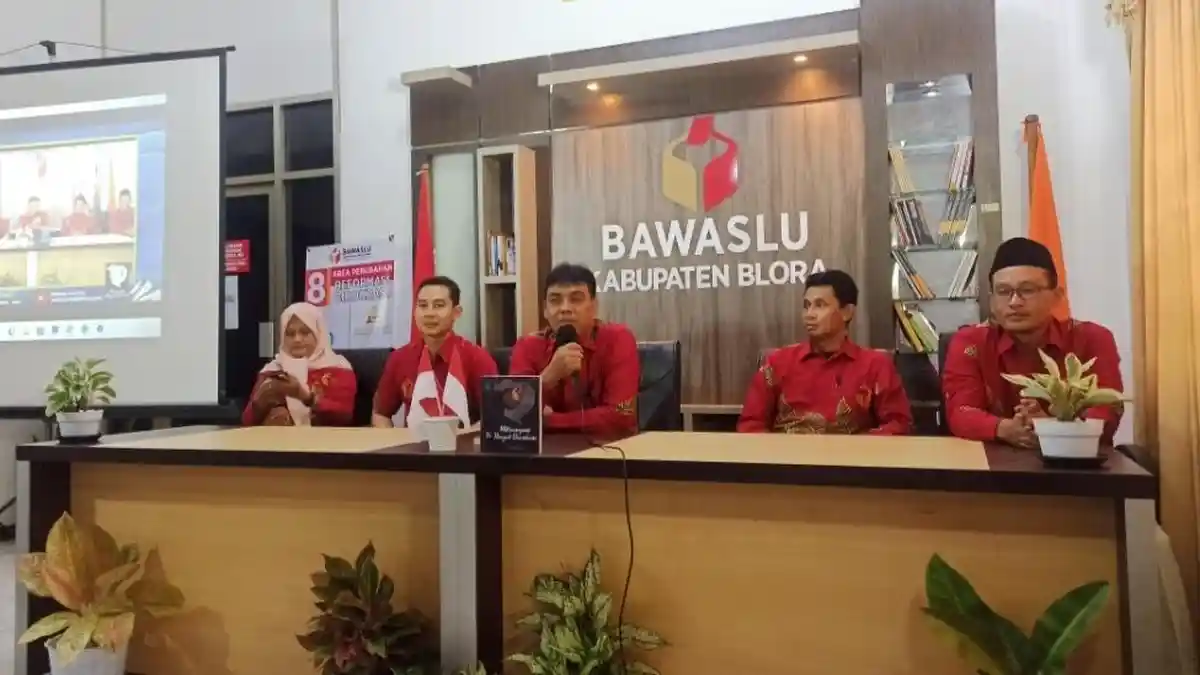 Bawaslu Luncurkan Buku Metamorfosis Penegak Demokrasi, Jejak Pengawasan Pemilu 2004-2020 di Blora
