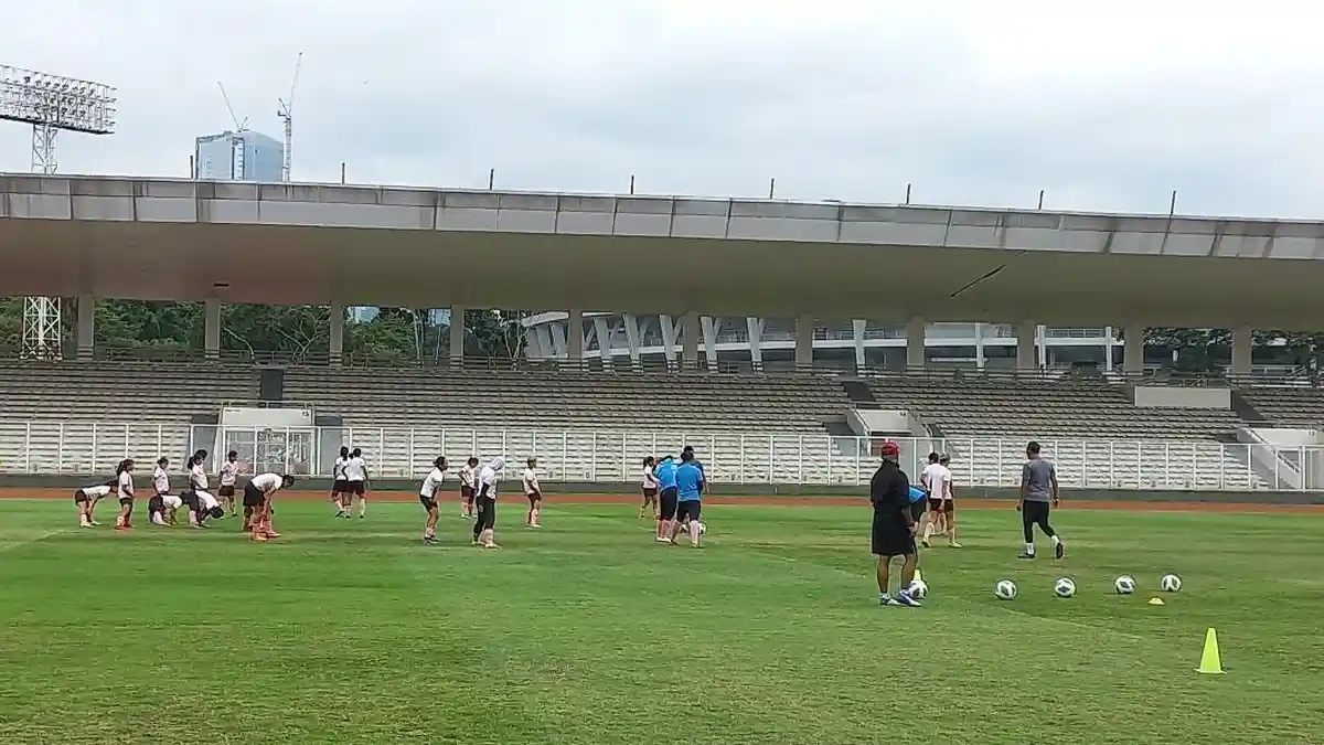 Timnas Wanita Indonesia Menjalani Latihan Di Stadion Madya Senayan
