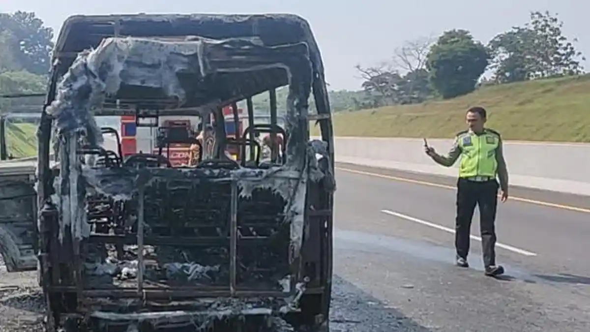 KRONOLOGI Elf Angkut 18 Penumpang Terbakar di Tol Madiun, Sempat Terdengar Suara Ledakan