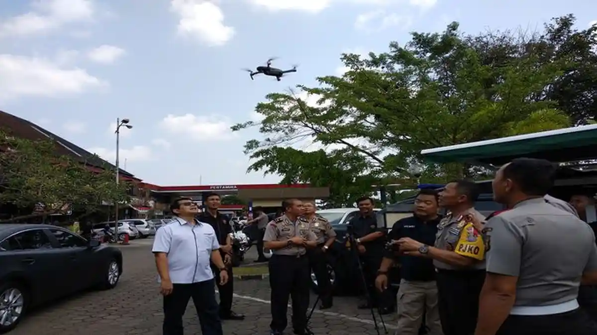 Pantau Keamanan Jelang Asian Games Lewat Udara, Kapolda Sumsel Jadi Pilot Drone