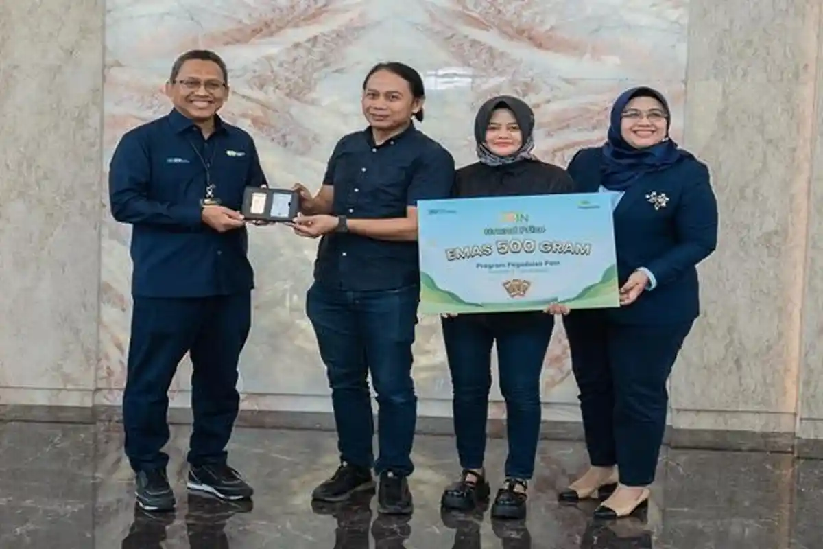 Nasabah Pegadaian Dapat Logam Emas 500 Gram Usai Menang Undian