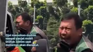 OJEK-ONLINE-NANGIS-Tangkapan-layar-video-Sulis-Agung-Wibowo-pengemudi-ojek-daring.jpg