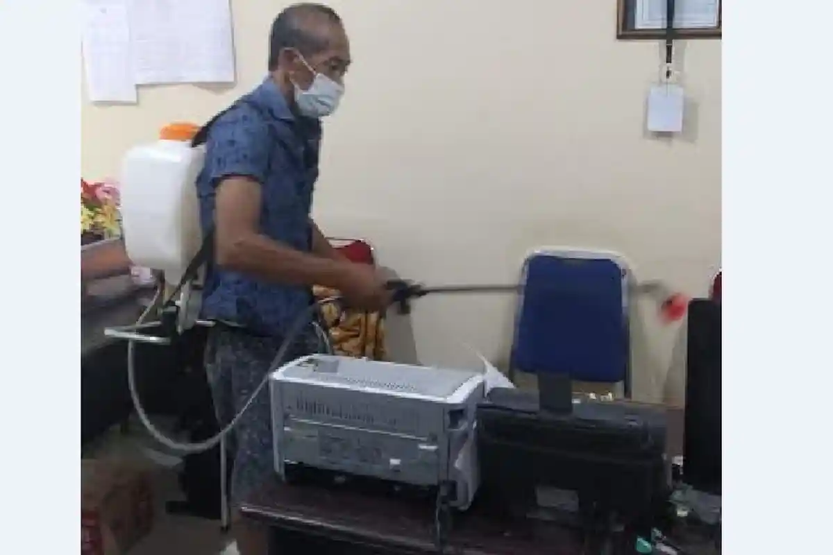 2 Komisioner Positif Covid-19, Kantor KPU Makassar Disemprot Disinfektan, WFH Seminggu