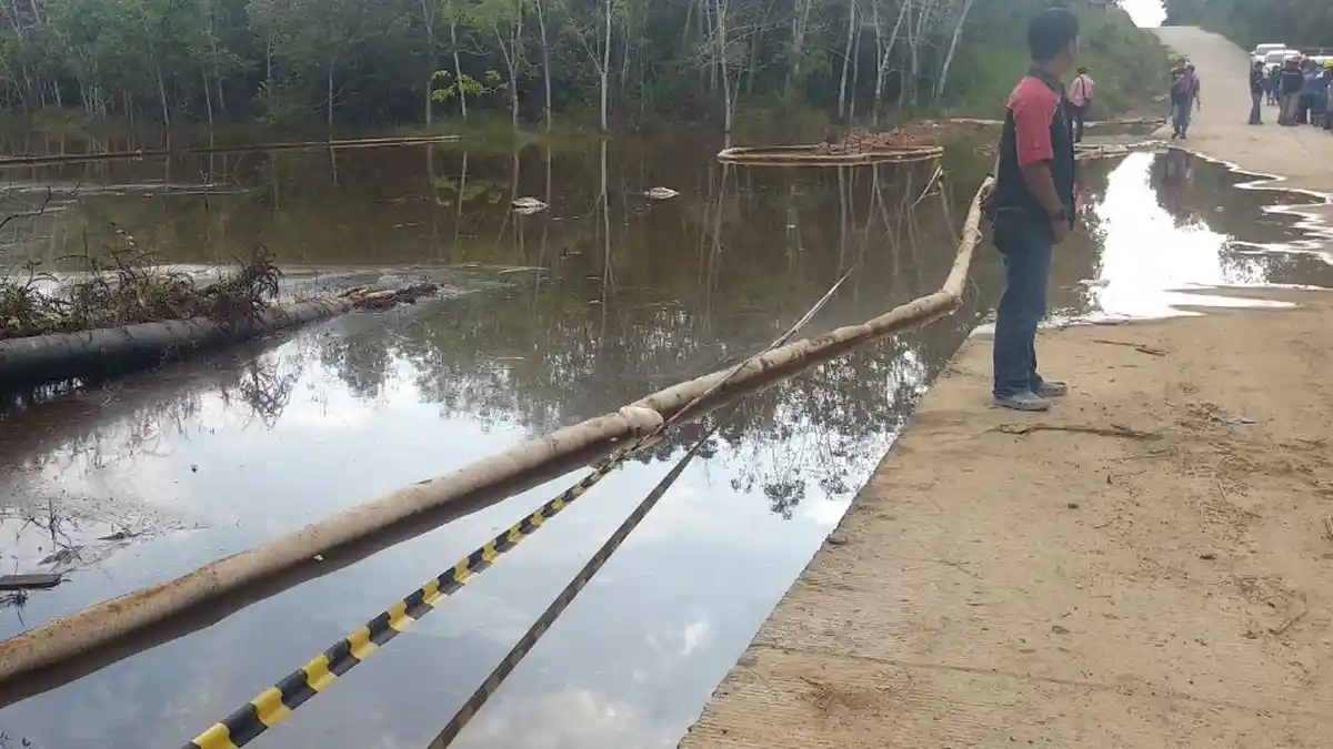 Sumber Air 2 Desa di PALI Tercemar Tumpahan Minyak dari Kebocoran Pipa