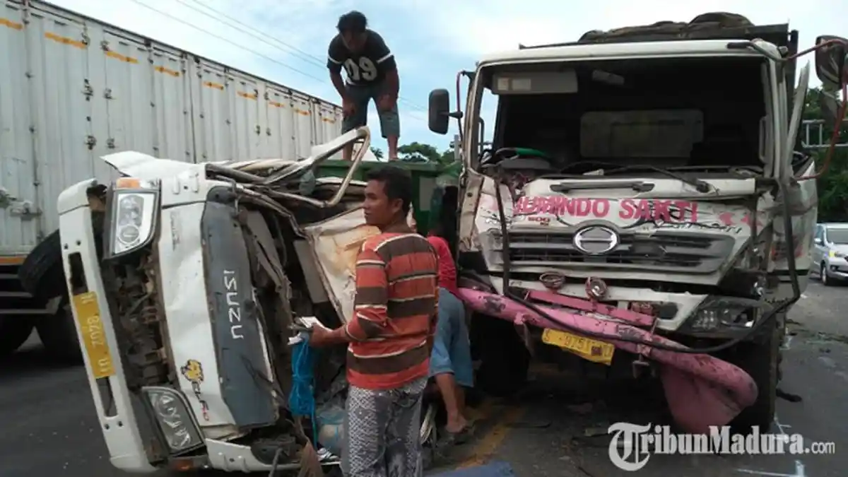 Sebelum Terlibat Kecelakaan Maut, Truk Bermuatan Pakan Disebut Melaju Tidak Stabil di Jalan Paspro