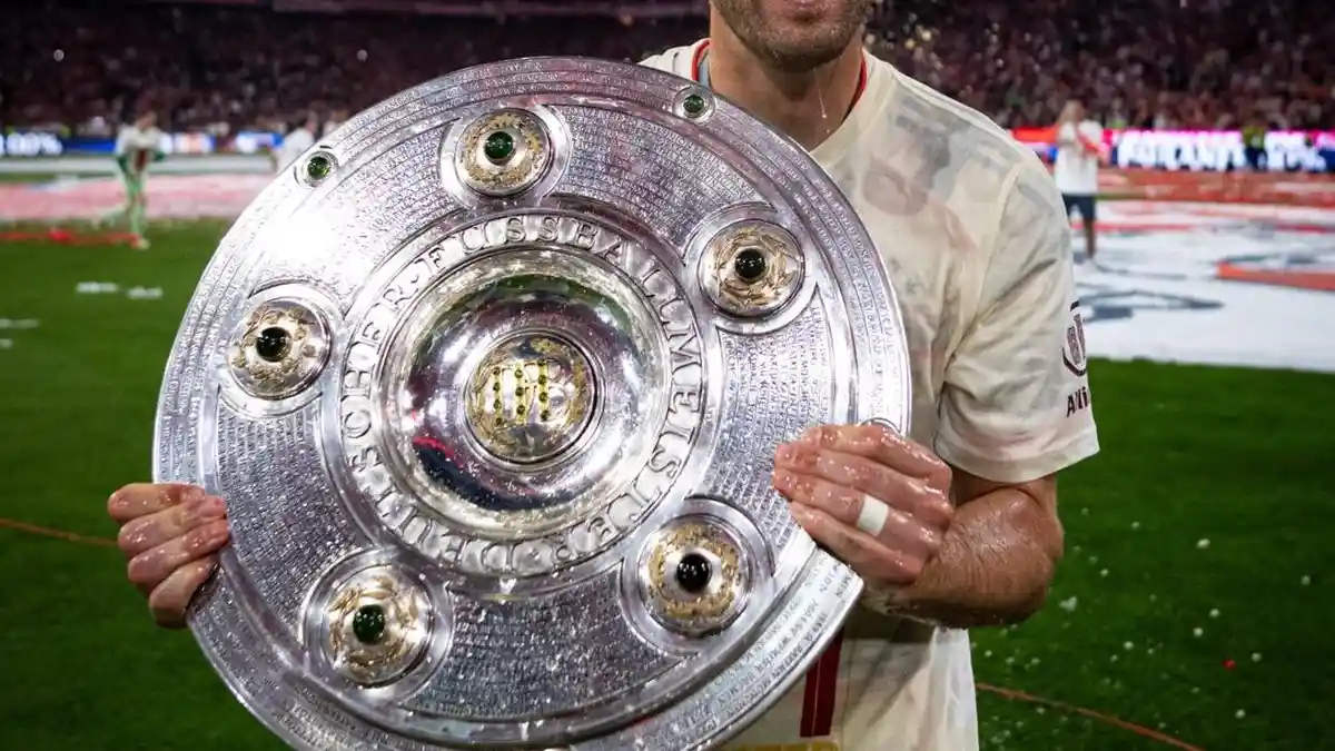 Bayern Muenchen Menang Atas Moenchengladbac, Harry Kane Akhirnya Angkat Trofi di Bundesliga 2024/25