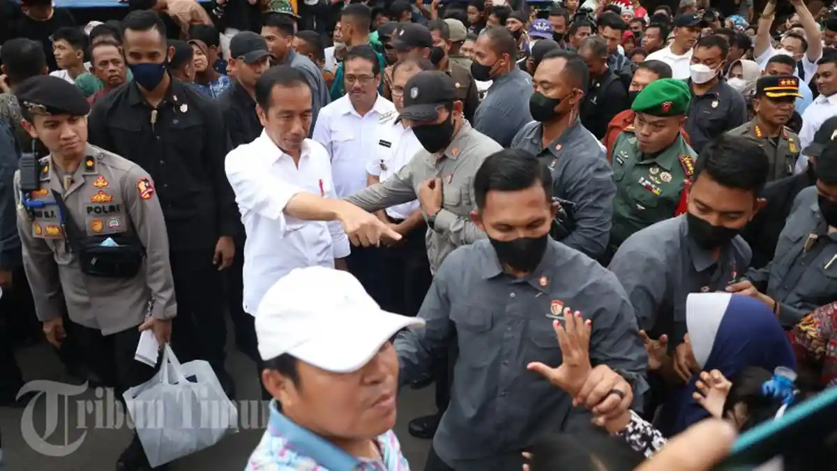 Antusiasme dan Kegembiraan Warga Pasar Terong Saat Jokowi Bertandang - terongjokowi17.jpg