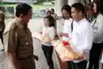 Roti Buaya Untuk Ahok Djarot