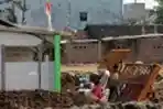 Satpol PP Bongkar Bangunan di Kampung Cebolok Semarang