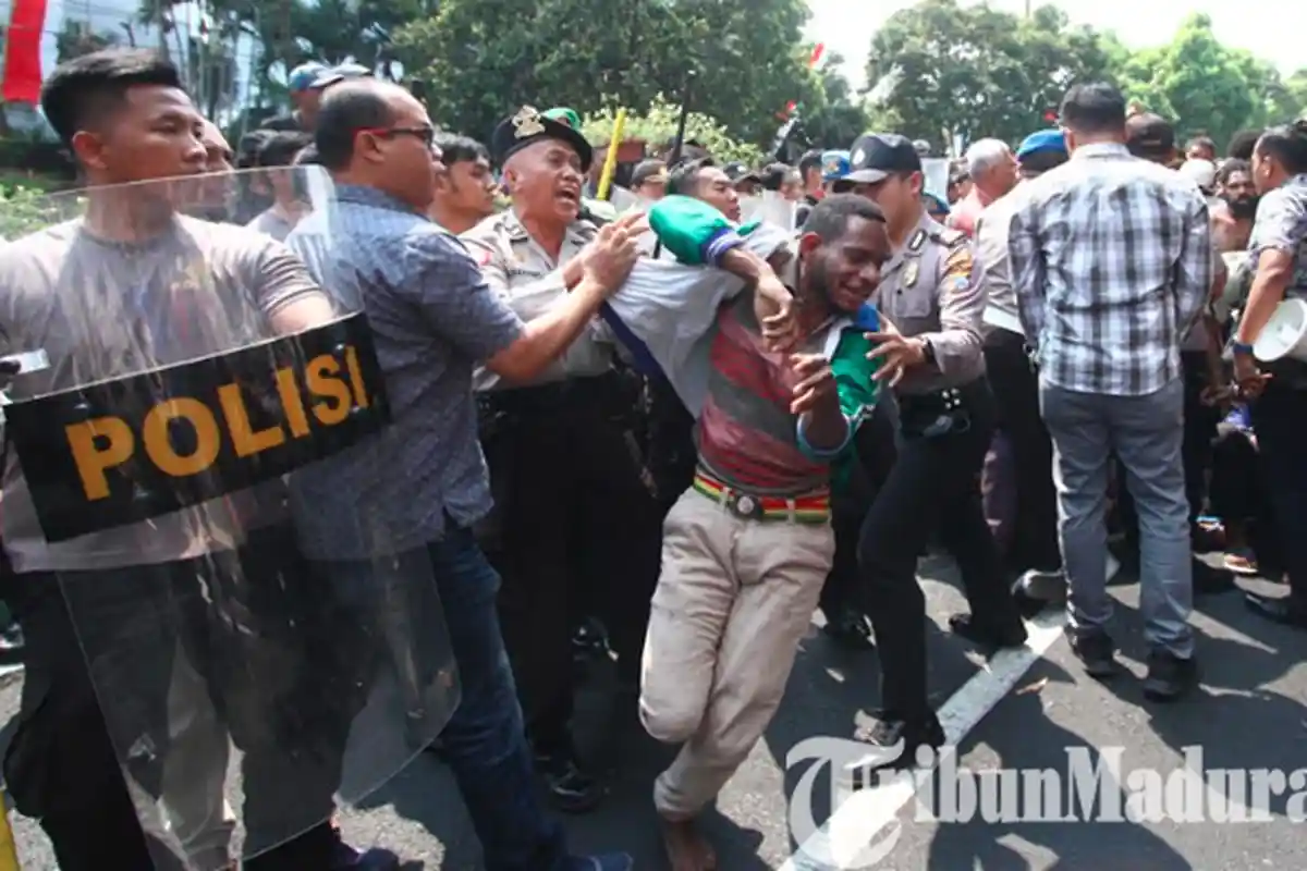 Demonstrasi di Malang, Aliansi Mahasiswa Papua Ngaku Dipukul & 5 Luka Berat, Polisi Sebut Langgar UU