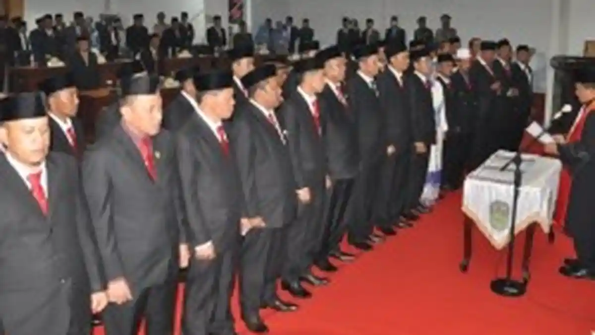 Anggota Dewan Protes, Dianggarkan Rp 42 Juta Jasnya Kekecilan