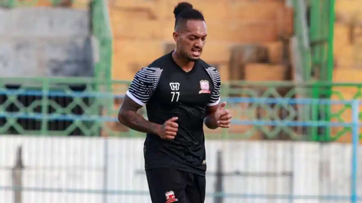 Pelatih Madura United Tegaskan Pemain Asing Mickael Partodikromo Berstatus Magang