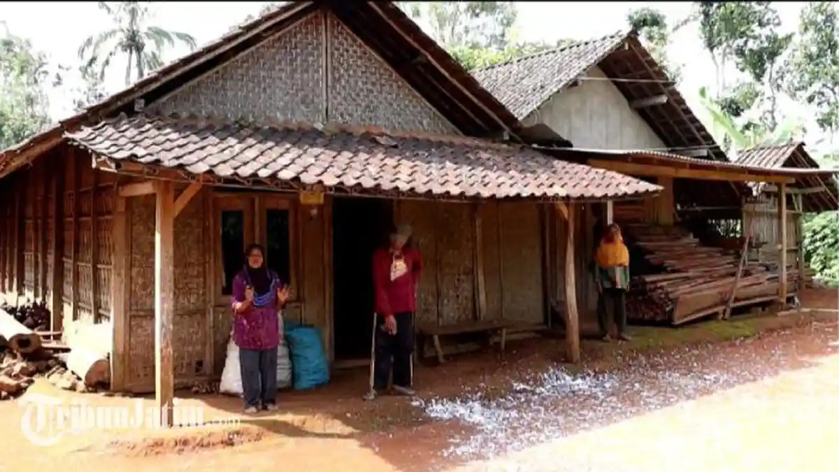 UPDATE Ada 4 Korban Balon Udara Jatuh di Rumah Warga Pacitan, Ledakan Terdengar Sampai 1 Km