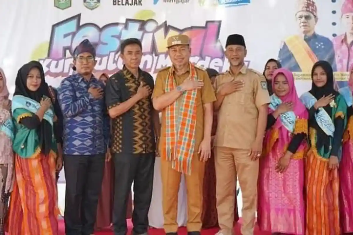 Buka Festival Kurikulum Merdeka di SMPN 14 Kota Bima, HM Rum Dorong Semangat Belajar