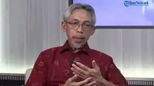 Guru-Besar-Unhas-Prof-Budu-saat-sesi-Podcast-di-Kantor-Tribun-Timur.jpg