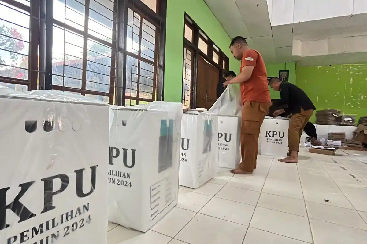 Proses Pengepakan Logistik Pilkada Kendari Dimulai Hari Ini, Distribusi ke TPS 26 November 2024