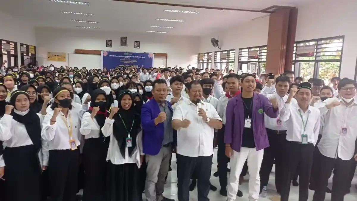 Ketua DPRD Kukar Abdul Rasid Hadiri PKKMB Unikarta: Pihak Kampus Diperbaiki Juga
