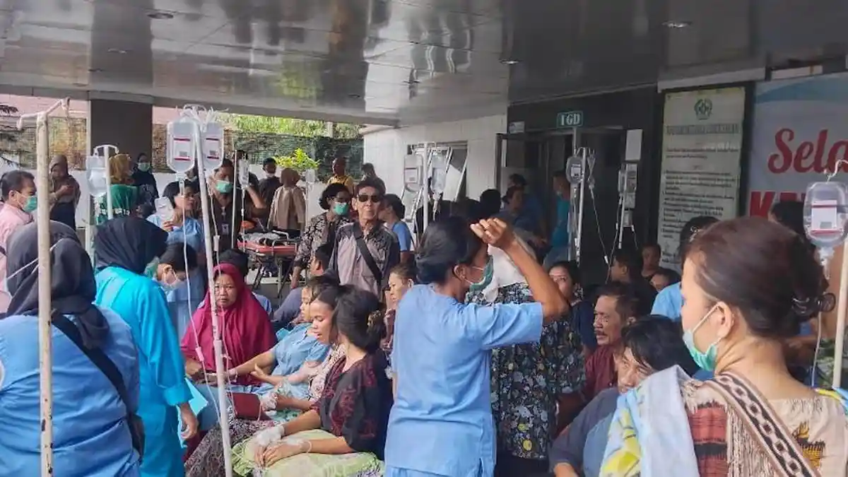 Puluhan Pasien RS Sari Mutiara Lubuk Pakam Berhamburan Keluar Gedung, Panik Ada Korsleting Listrik