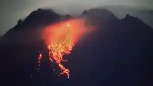guguran-lava-pijar-nampak-terlihat-keluar-dari-puncak-gunung-merapi.jpg