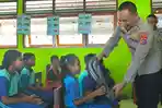 Bantuan-tas-sekolah-dari-Polres-Sikka.jpg