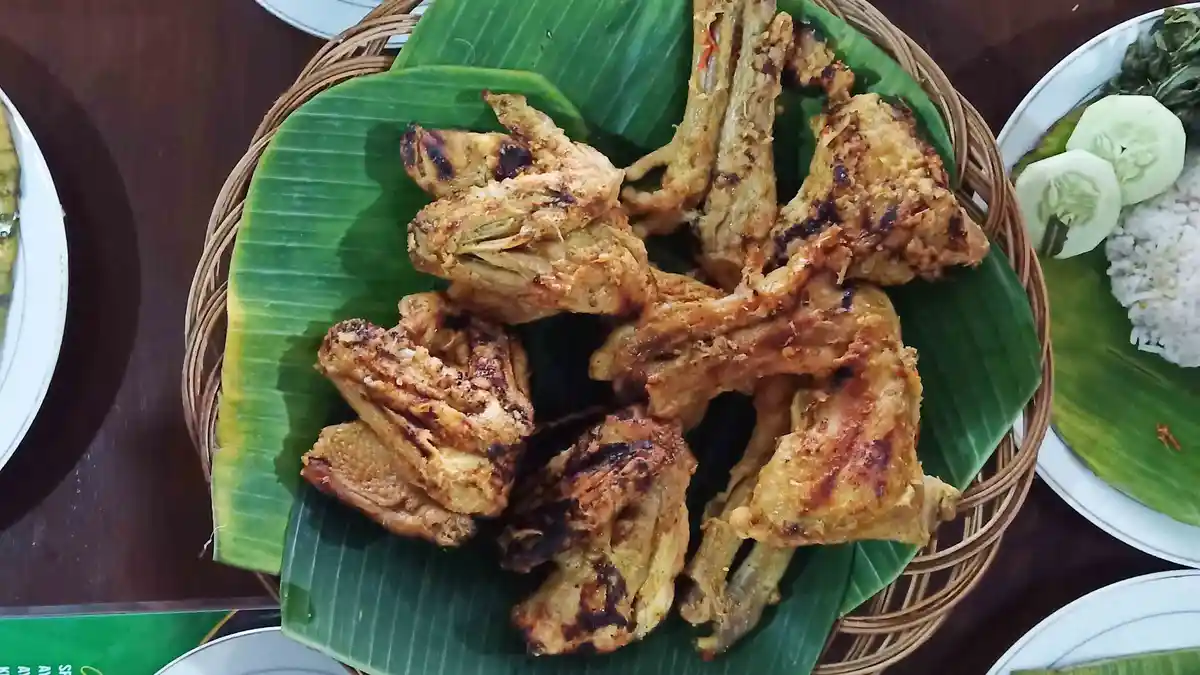 Kuliner Ayam Lodho Khas Tulungagung di Sukoharjo : Awet, Dapat Disimpan Hingga Seminggu